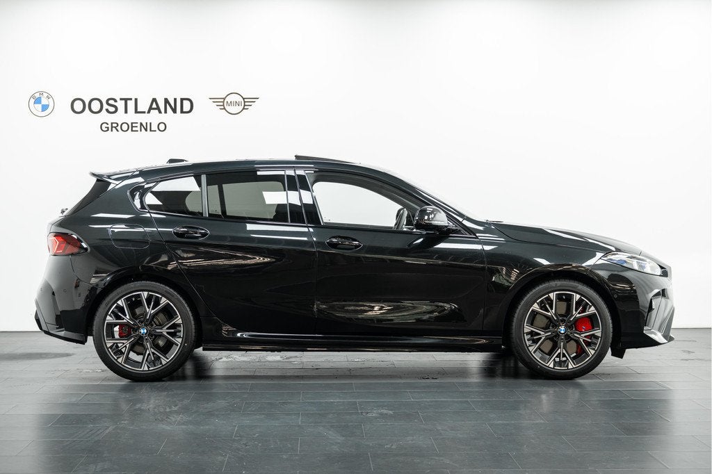 BMW 1 Serie 120 M Sport Automaat / Panoramadak / Sportstoele, Auto's, BMW, Gebruikt, Met garantie (alle), Zwart, Bedrijf