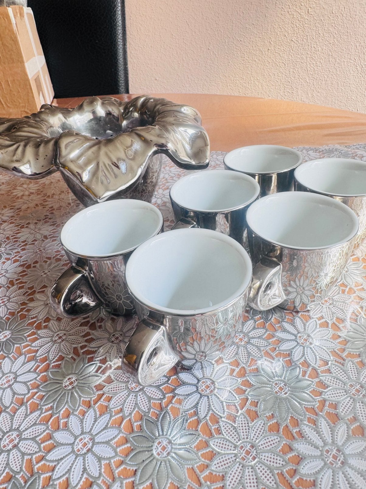 T.K.6 mooie espresso kopjes en een kaarshouedr of bloempot., Ophalen of Verzenden, Zo goed als nieuw, Overige stijlen, Kop(pen) en/of Schotel(s)