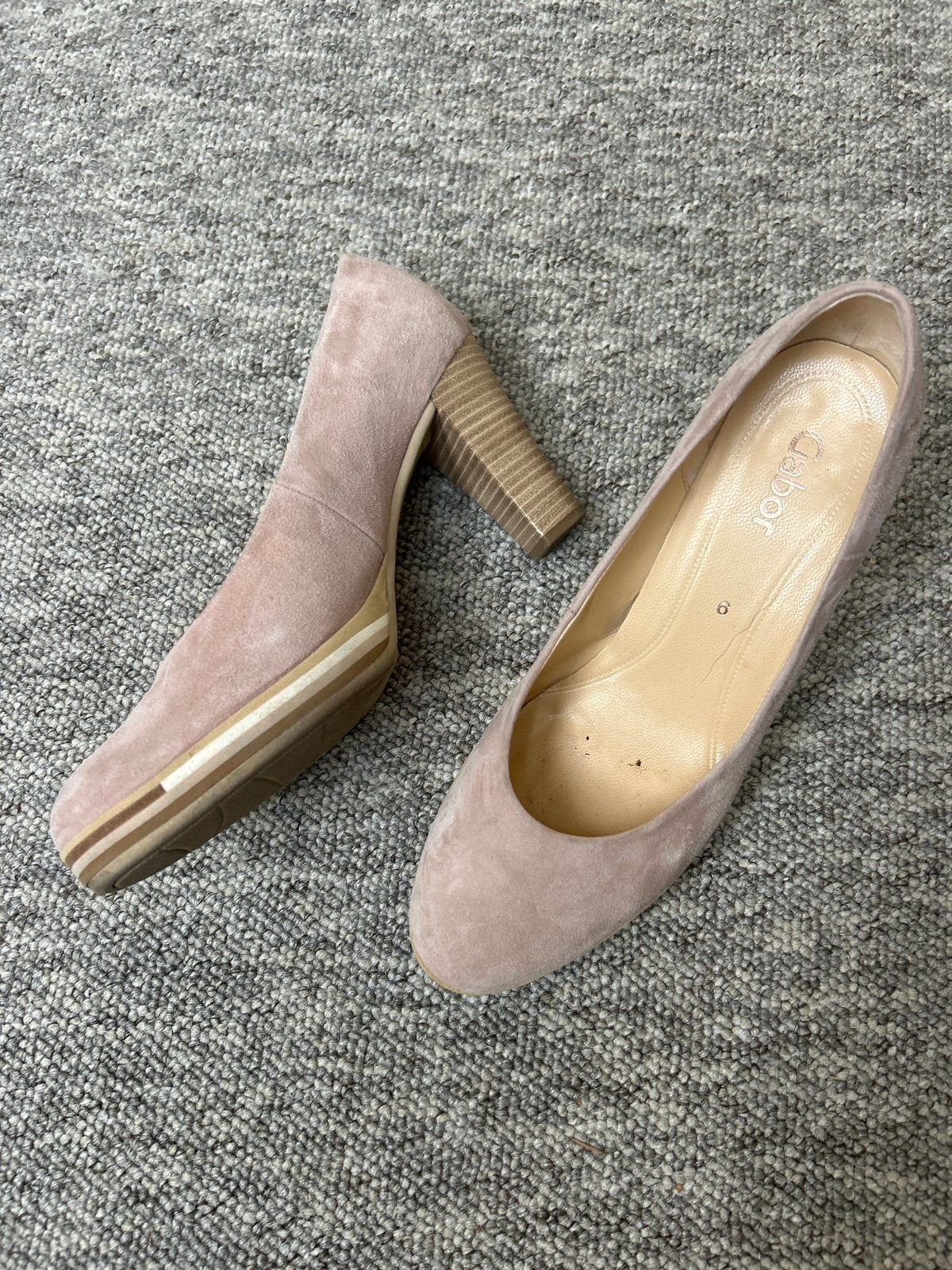 Gabor suède lichtroze roze pumps  naat 6 39,5- zgan, Kleding | Dames, Ophalen of Verzenden, Zo goed als nieuw, Roze, Pumps