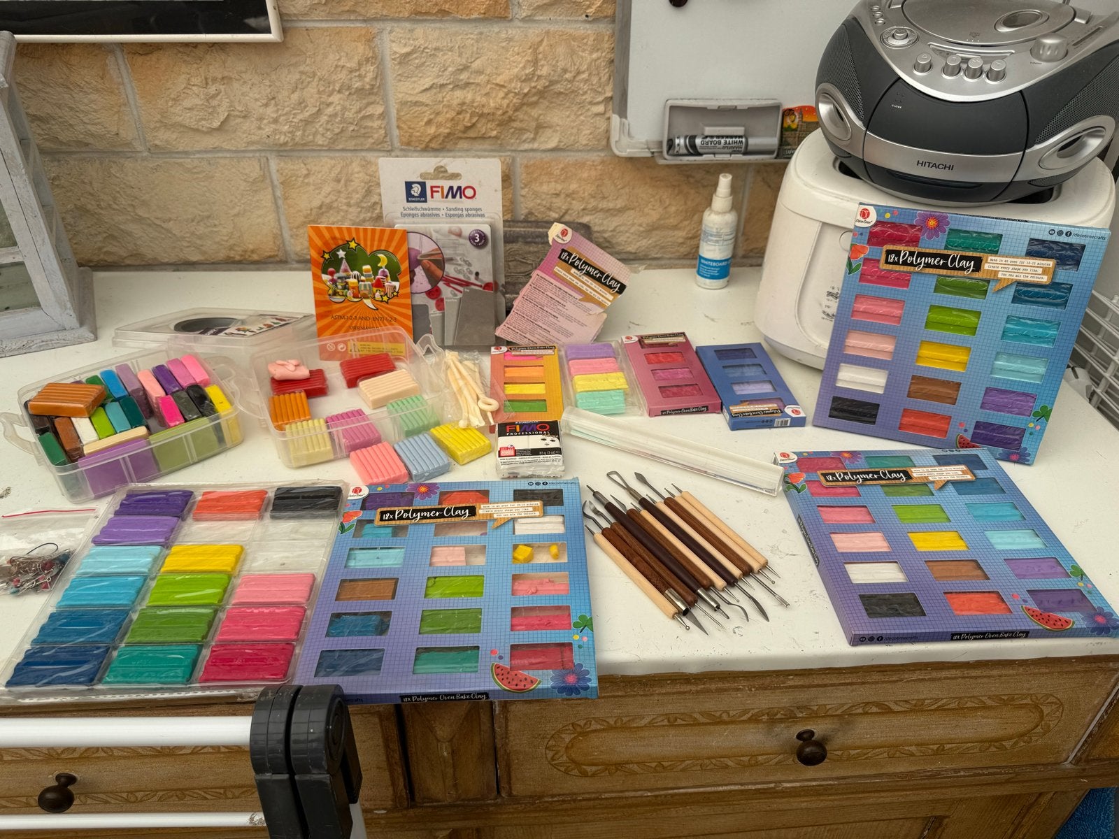 Groot pakket Fimo en Polymeer ovenbak klei met gereedschap, Hobby en Vrije tijd, Knutselen, Ophalen, Meerkleurig, Zo goed als nieuw