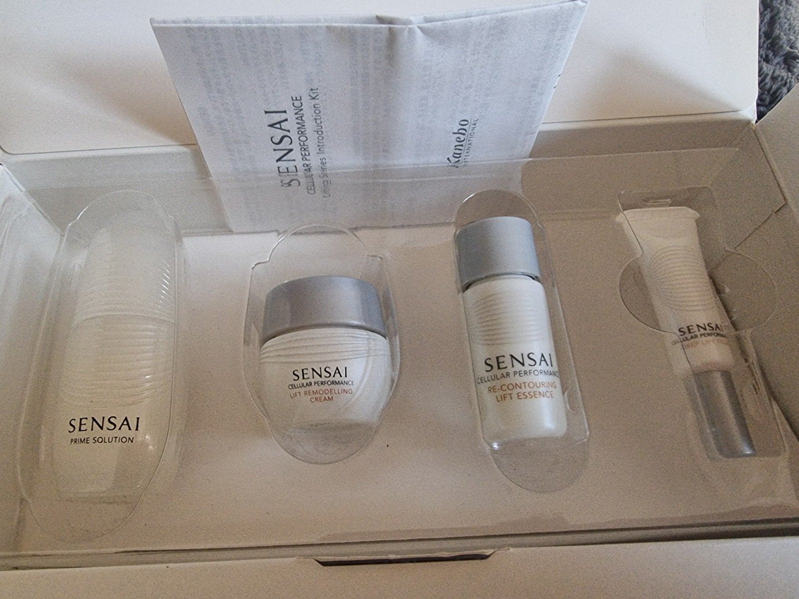 Sensai cellular performance lifting serie, Sieraden, Tassen en Uiterlijk, Uiterlijk | Gezichtsverzorging, Verzenden, Nieuw, Gehele gezicht