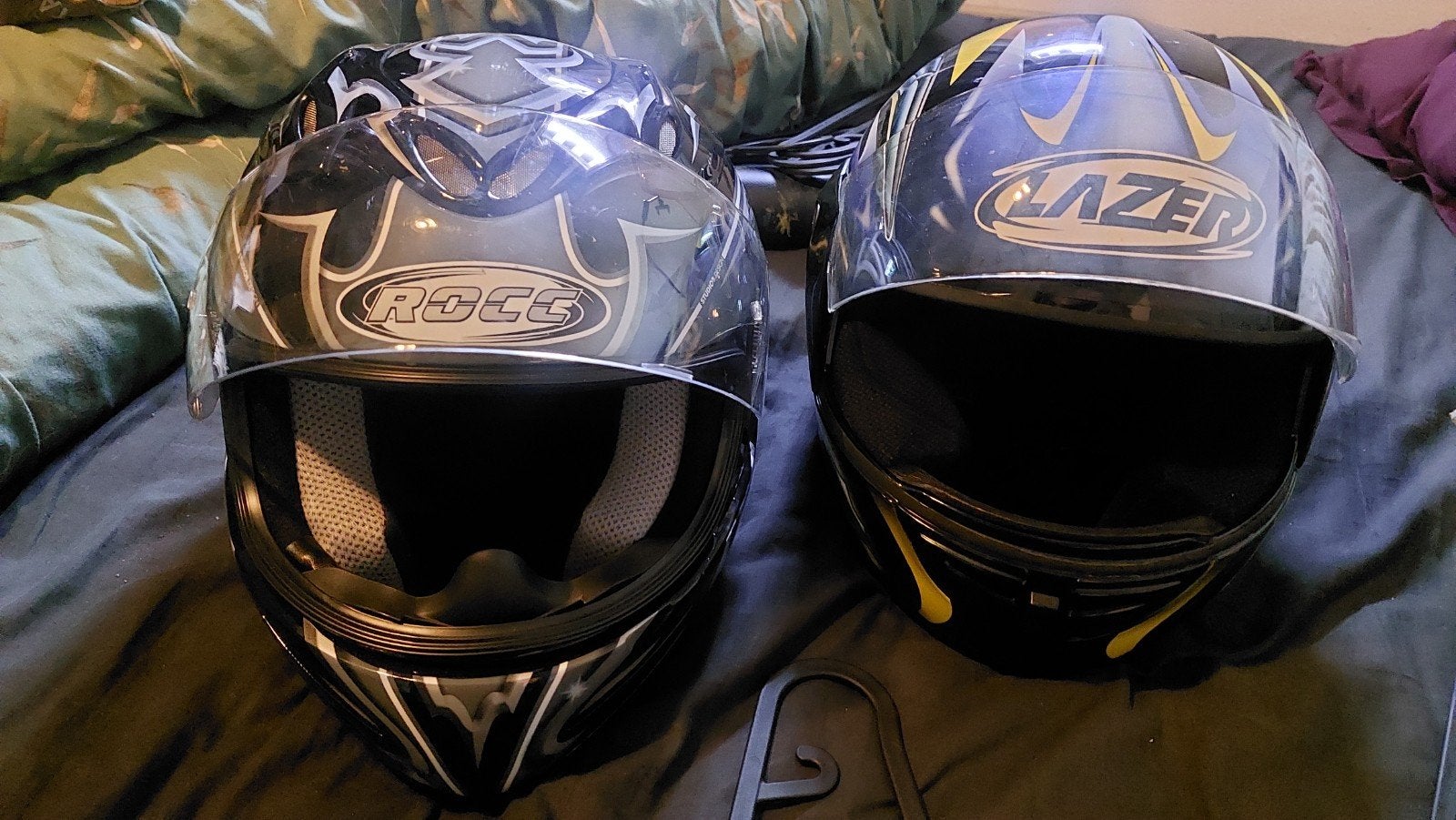 Set van 2 motorhelmen: Rocc en Lazer, Ophalen