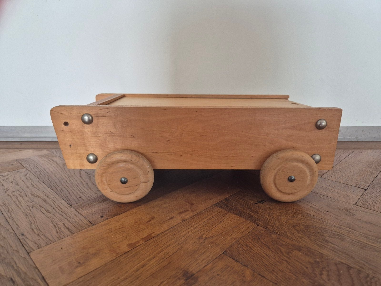 Vintage houten blokkendoos op wieltjes, Ophalen of Verzenden, Zo goed als nieuw, Duw- of Trekspeelgoed