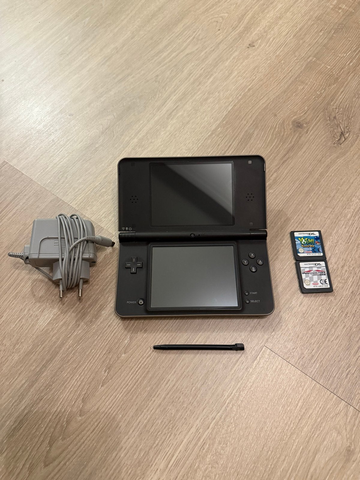 Nintendo DSi XL + 2 games, Spelcomputers en Games, Dsi XL, Zwart, Ophalen of Verzenden, Gebruikt