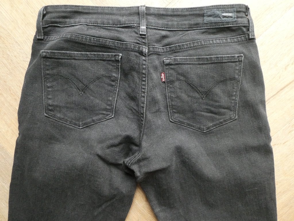Zwarte Levi Demi Curve Modern Rise Skinny spijker, 28, Zwart, Ophalen of Verzenden, Zo goed als nieuw, W28 - W29 (confectie 36)