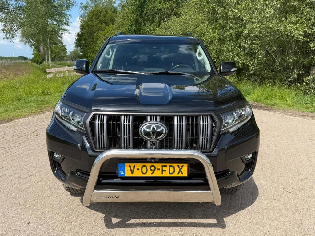 Toyota Land Cruiser 150 2.8 D-4D-F Professional Black line W, Auto's, Automaat, Gebruikt, 4 cilinders, 2337 kg