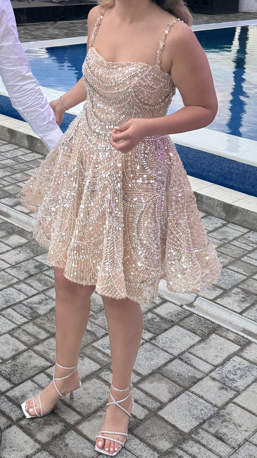 Prachtige Gala jurk beige met Zilver glitters maat 38 nieuw!, Maat 38/40 (M), Galajurk, Verzenden, Beige