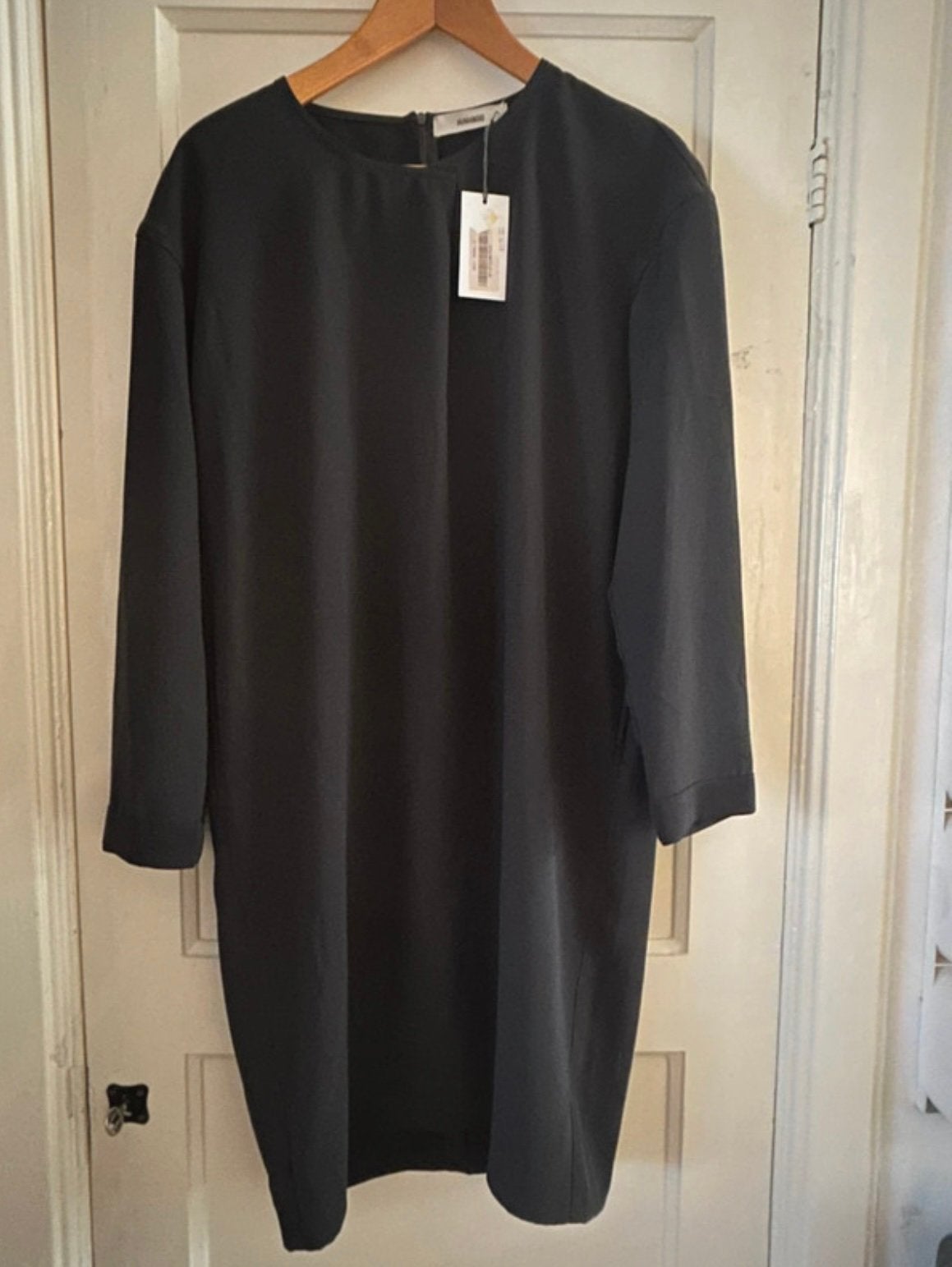 Muisgrijze jurk humanoid nieuw, Kleding | Dames, Jurken, Maat 42/44 (L), Nieuw, Ophalen of Verzenden, Knielengte