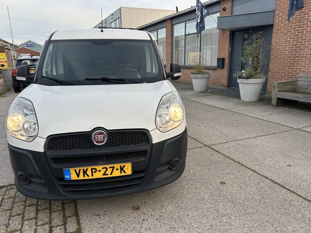 Fiat Doblò Cargo 1.3 M-Jet Actual (bj 2015), Gebruikt, 4 cilinders, Wit, Bedrijf