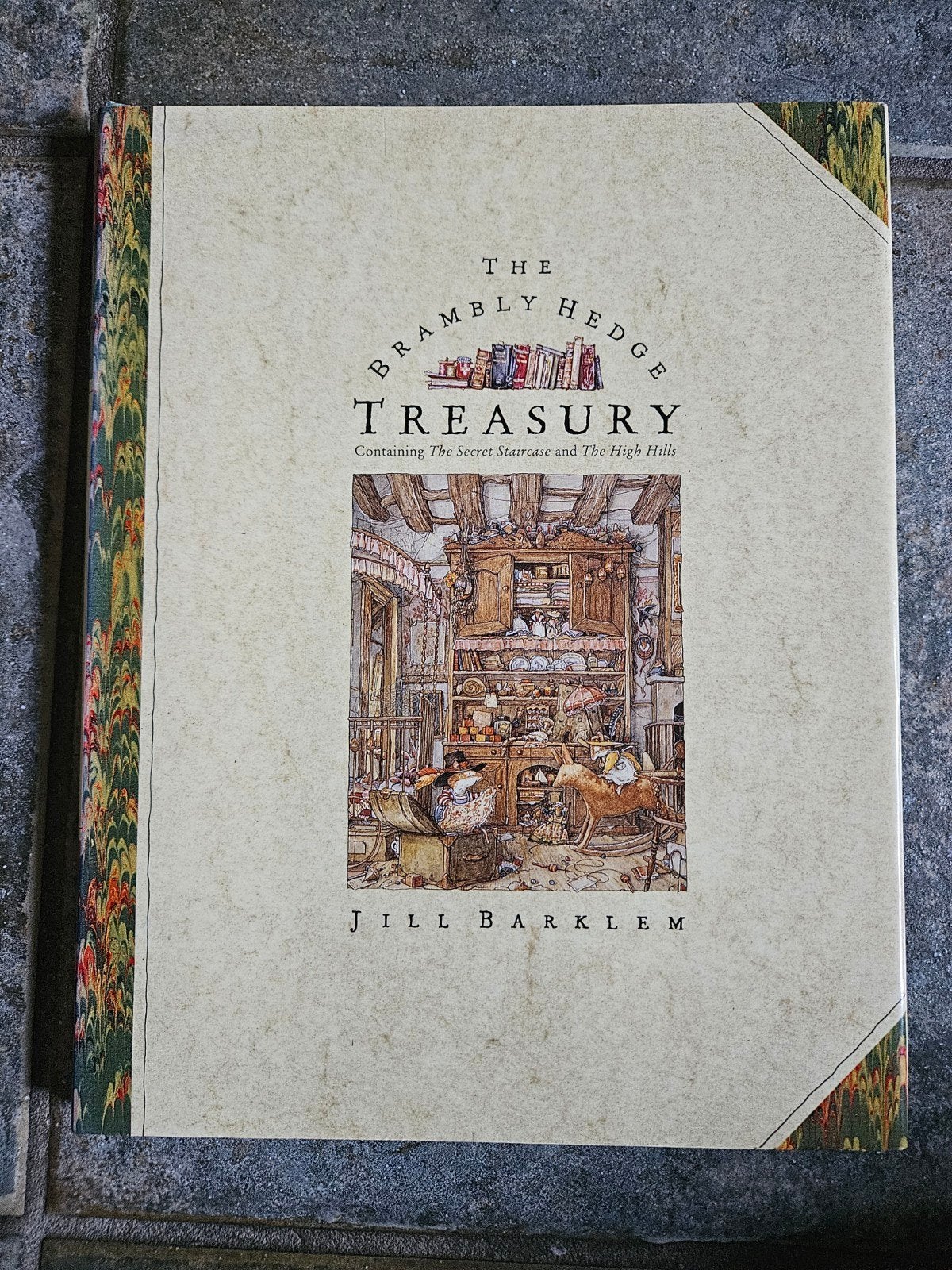 Brambly Hedge Treasury - Jill Barklem (Engels), Ophalen of Verzenden, Zo goed als nieuw, Fictie algemeen