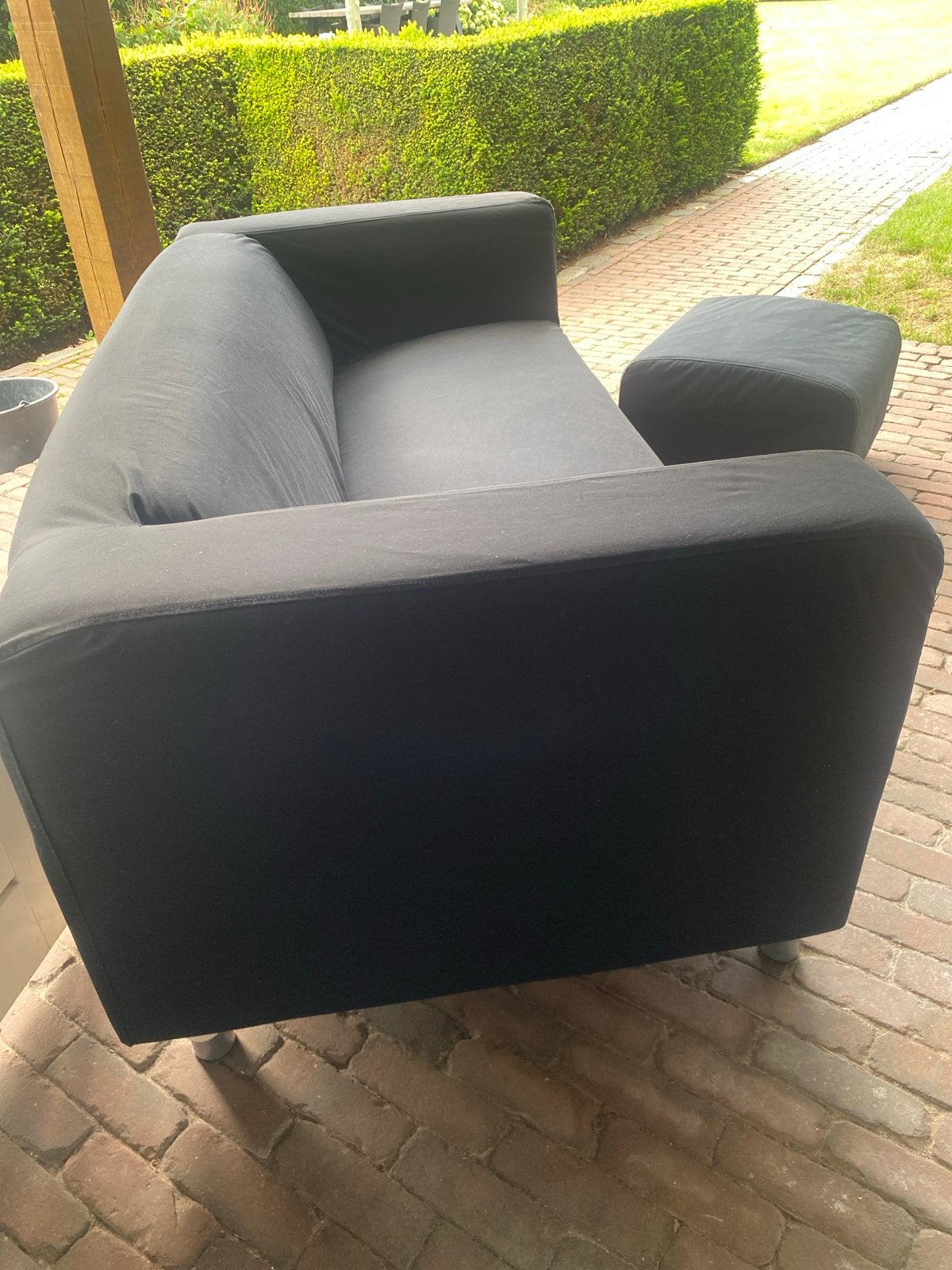 Gratis: Zwarte stoffen bank met poef van IKEA, Gebruikt, 150 tot 200 cm, Tweepersoons, 75 tot 100 cm