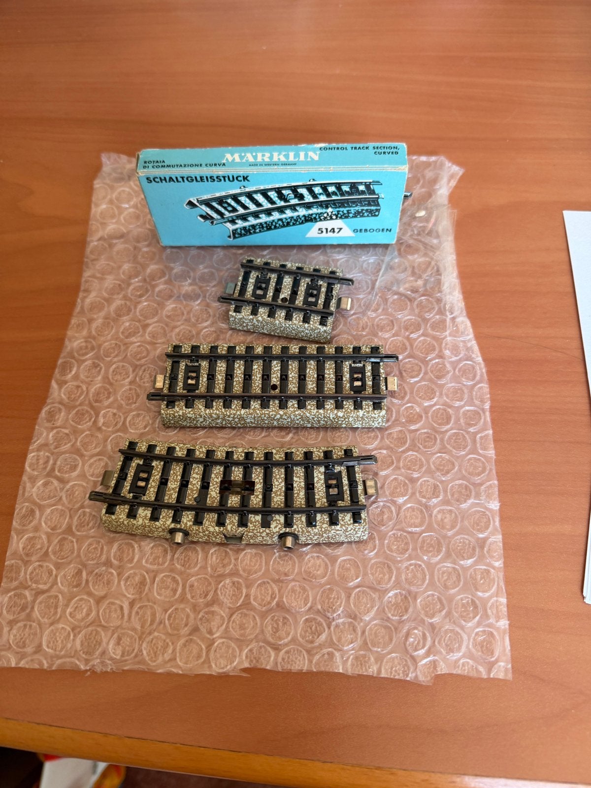 2x Märklin 5147 Gebogen Schakelrails  met 2 x klein recht, Wisselstroom, Gebruikt, Rails, Ophalen of Verzenden