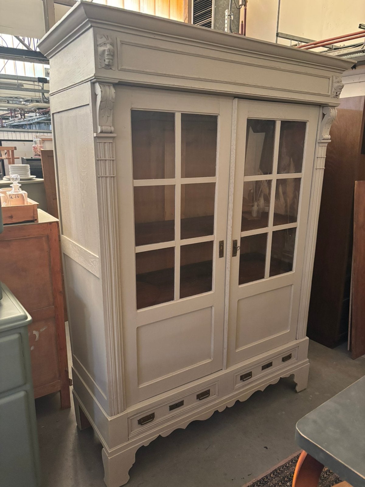 Brocante vitrinekast / buffetkast / kast, Ophalen, Studio Larilo, Studiolarilo@gmail.com, Zo goed als nieuw