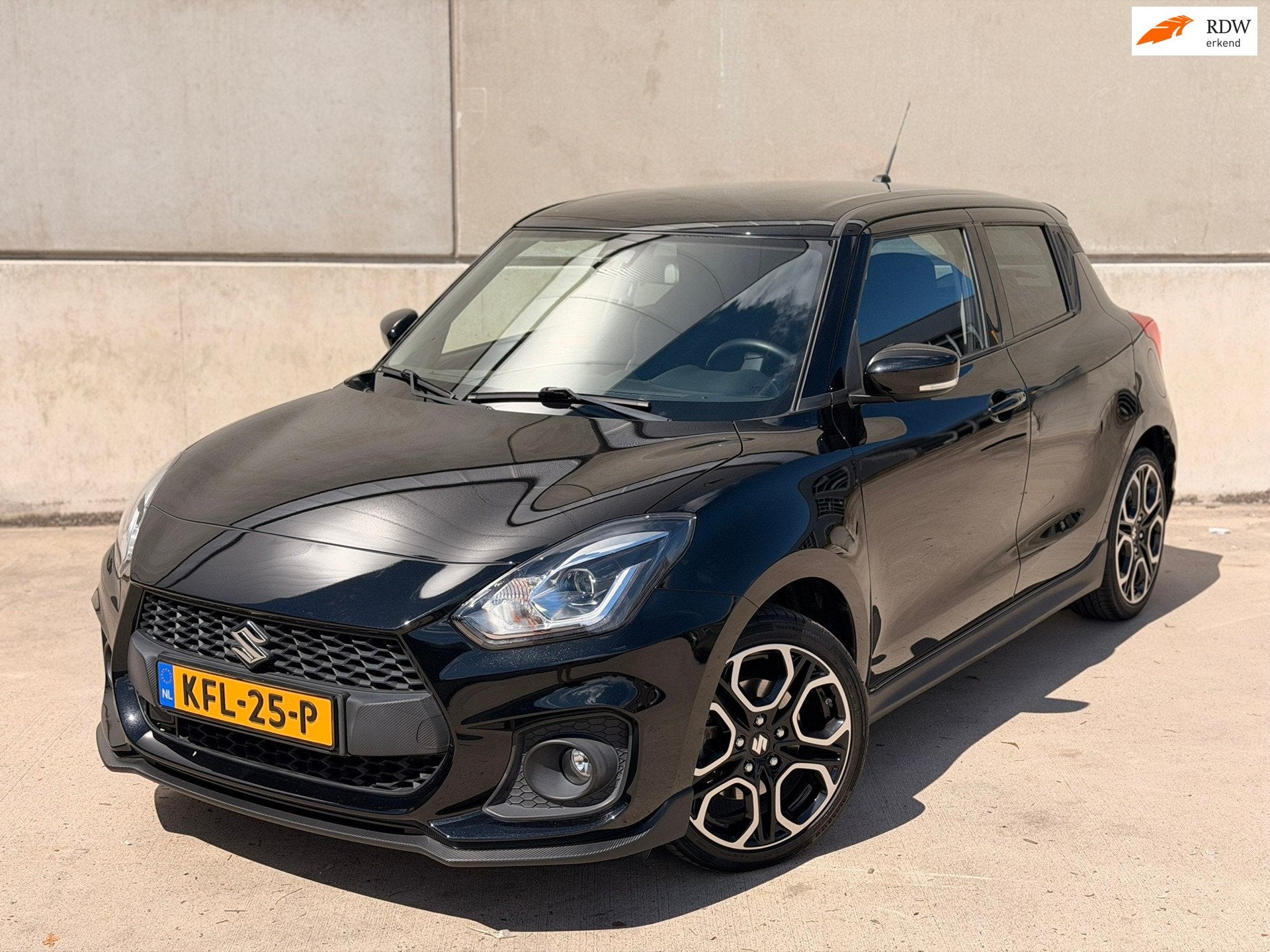 Suzuki Swift 1.4 Sport Smart Hybrid Camera CarPlay ACC 17'', Auto's, Suzuki, Stof, Gebruikt, 4 cilinders, 129 pk