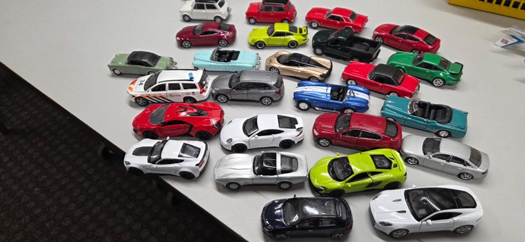 Welly. 24 miniatuurautootjes., Ophalen of Verzenden, Nieuw, Auto's