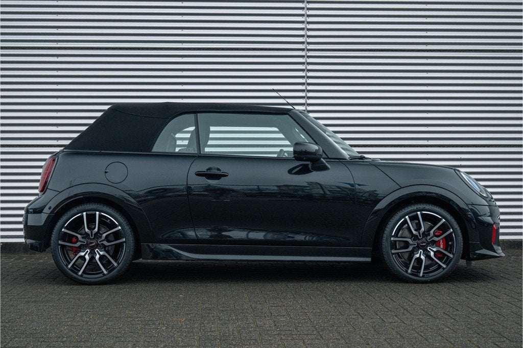 MINI Cabrio John Cooper Works Automaat / Pakket XL / 18" JCW, 1998 cc, Zwart, 4 cilinders, Cabriolet