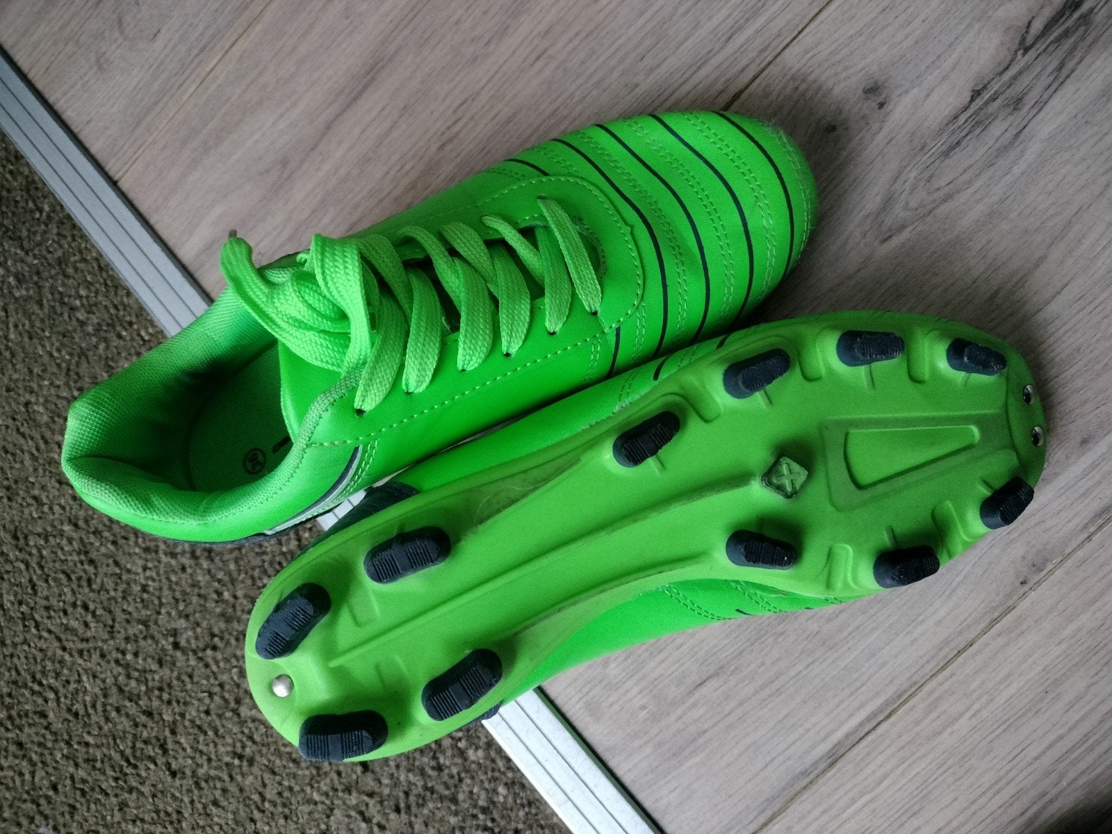 Osaga voetbalschoenen - Maat 36, Sport en Fitness, Maat XS of kleiner, Schoenen, Ophalen of Verzenden, Zo goed als nieuw