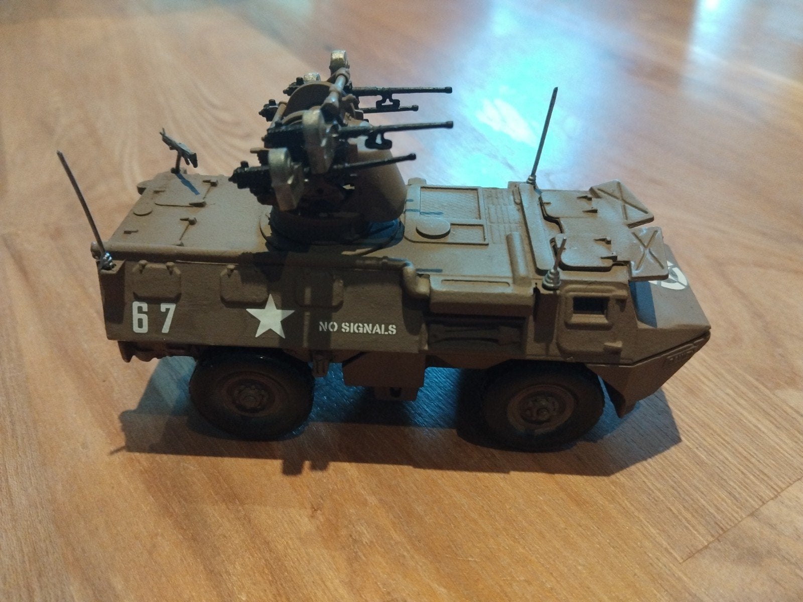 Gedetailleerd model van een militaire tank, Hobby en Vrije tijd, Overige merken, Gebruikt, Tank, 1:32 tot 1:50