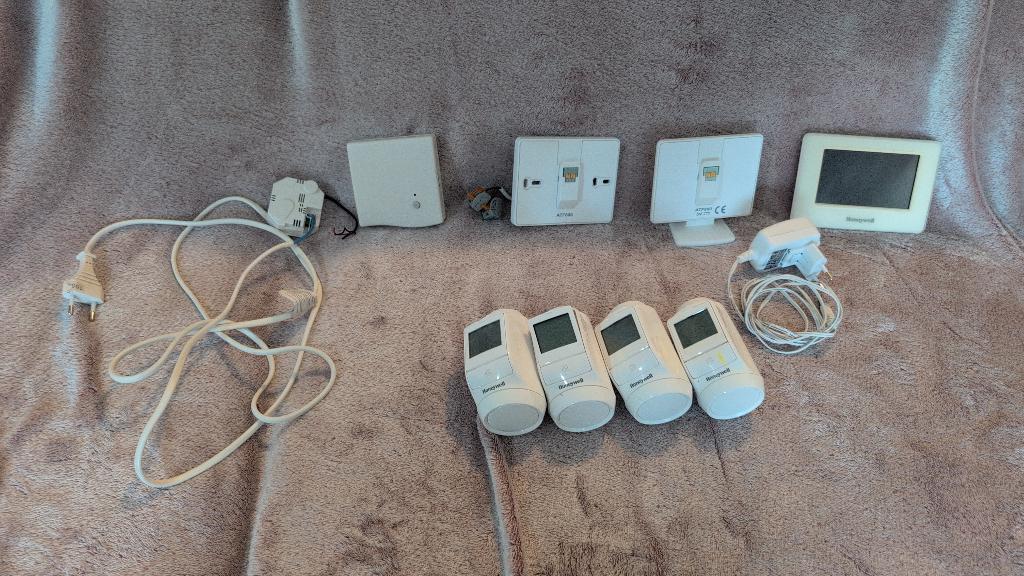Honeywell Evohome Slimme Thermostaat Systeem, Doe-het-zelf en Verbouw, Thermostaten, Ophalen of Verzenden, Slimme thermostaat