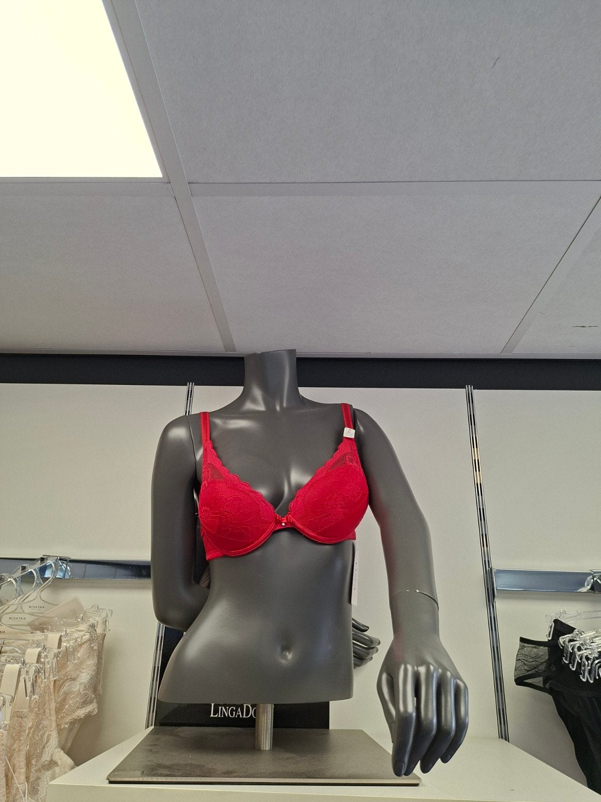 2 torso's op voet, Ophalen, Piet petersstraat 1, Gebruikt, ME Time Lingerie