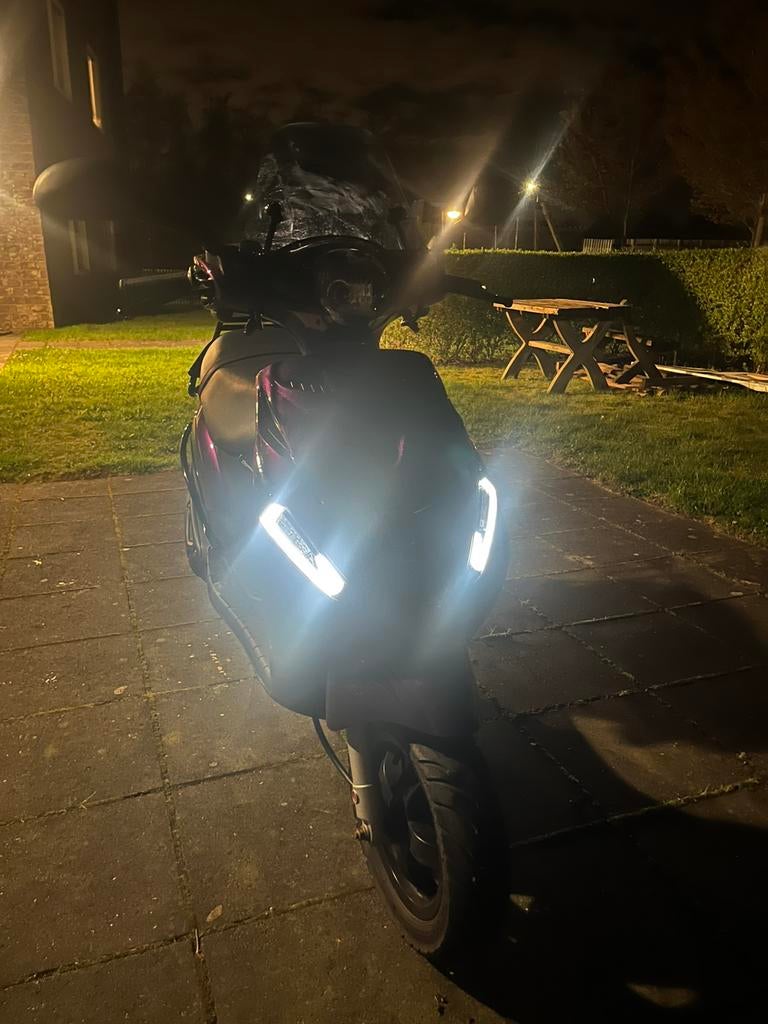 Piaggio zip iget 2024, Fietsen en Brommers, Scooters | Piaggio, Ophalen of Verzenden, Zo goed als nieuw, Benzine, Zip
