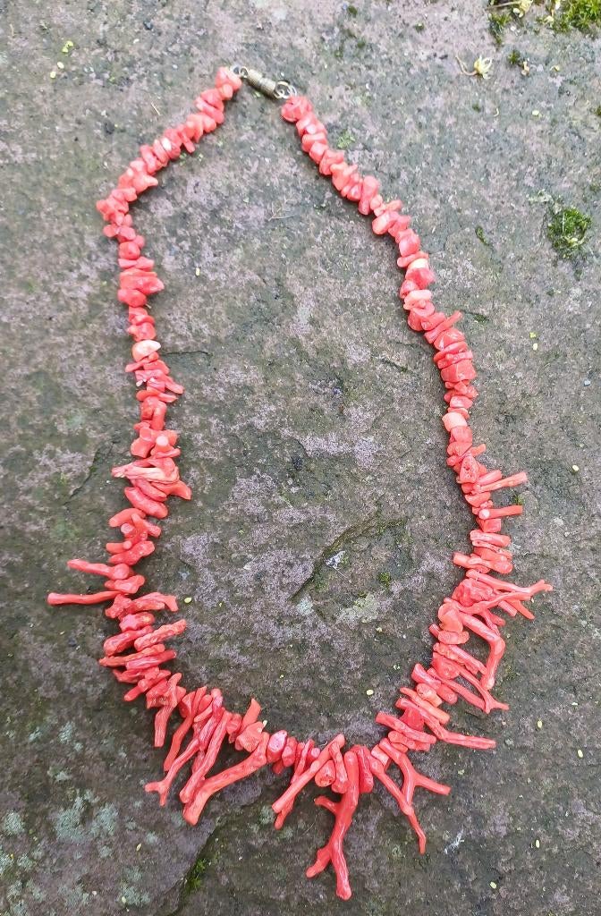 Bloedkoraal ketting, Sieraden, Tassen en Uiterlijk, Kettingen, Overige materialen, Ophalen of Verzenden, Zo goed als nieuw, Met edelsteen