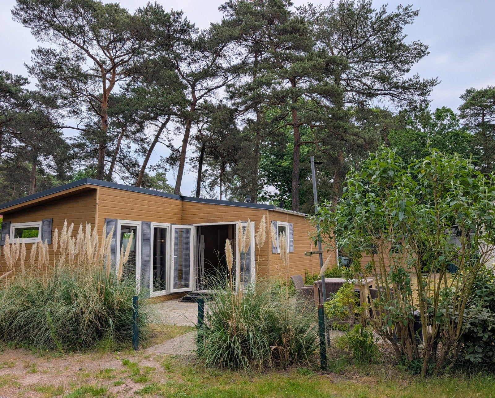 Ruim chalet, gebruiksklaar en gemeubileerd in Mierlo, Caravans en Kamperen, Stacaravans, Ophalen