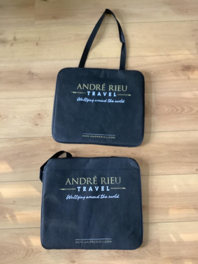 André Rieu travel zitkussen collecters item  2 stuks, Ophalen of Verzenden, Nieuw