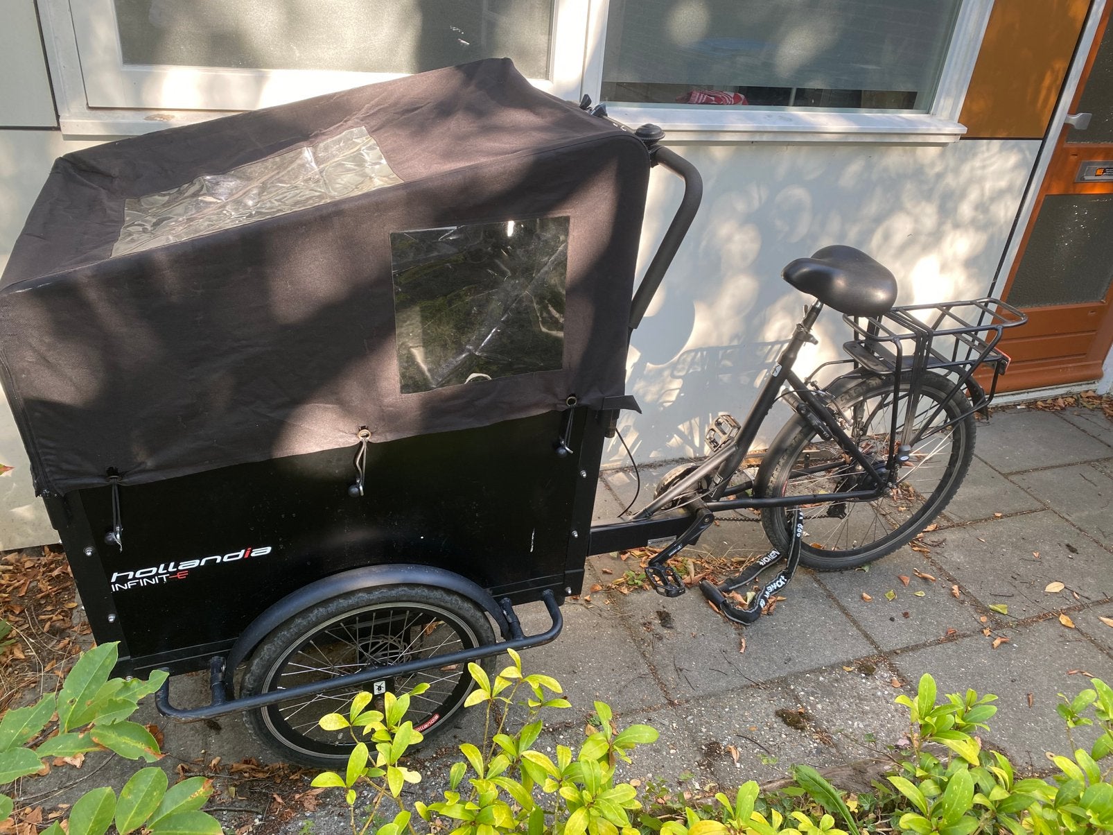 Zwarte backfiets, plaats voor 4, 4 kinderen of meer, Huif, Zo goed als nieuw, Ophalen
