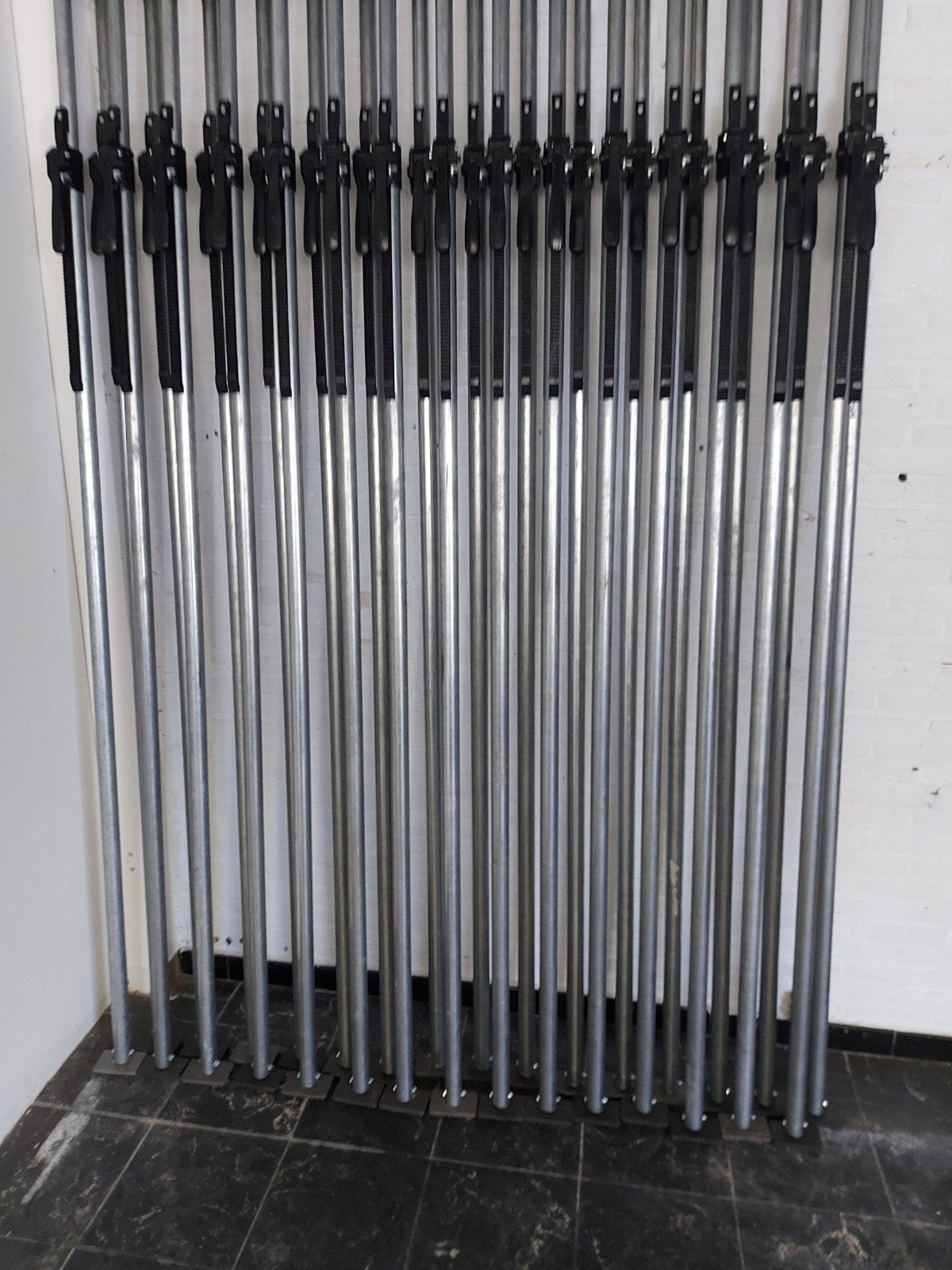 Nieuwe cargobars / ladingstangen ladingzekering 225cm /264, Auto-onderdelen, Ophalen, Nieuw, Universele onderdelen