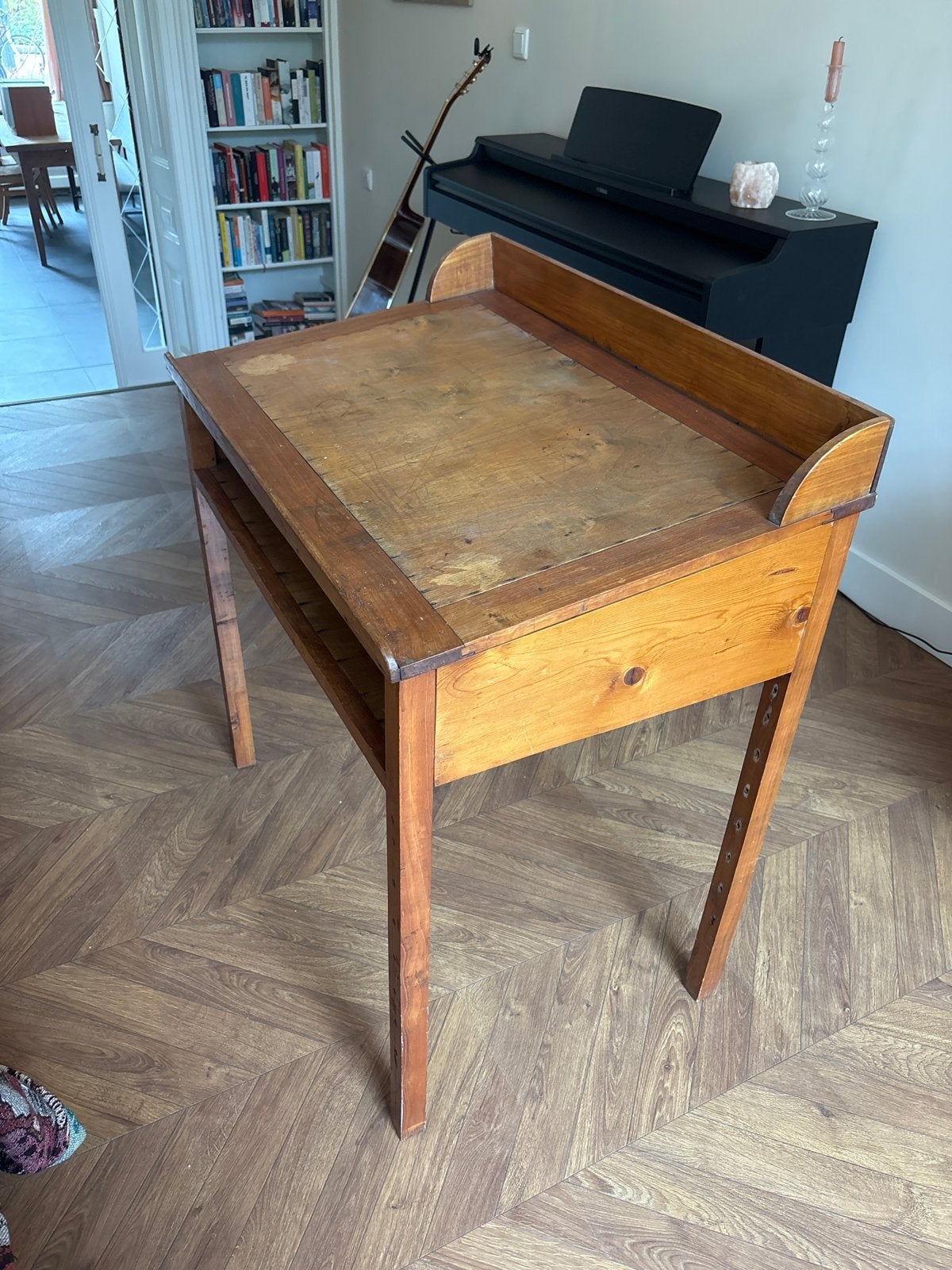Vintage houten schoolbankje / lessenaar met opbergruimte, Antiek en Kunst, Ophalen