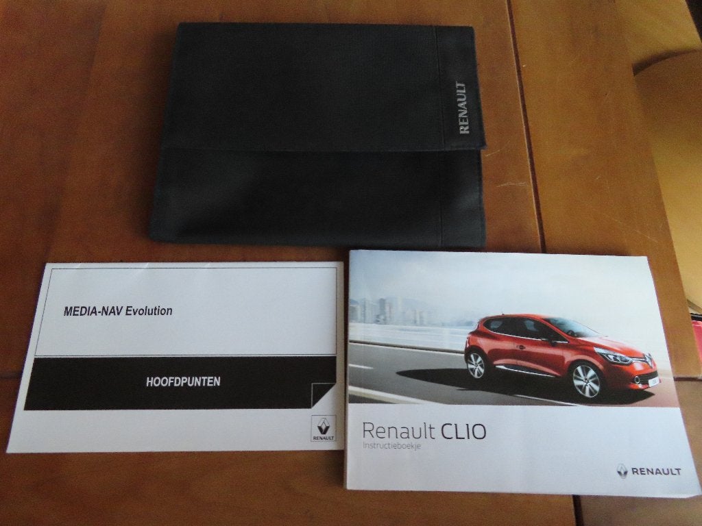 Instructieboek Renault Clio 2015 + opbergmap +boek navigatie, Auto diversen, Handleidingen en Instructieboekjes, Ophalen of Verzenden