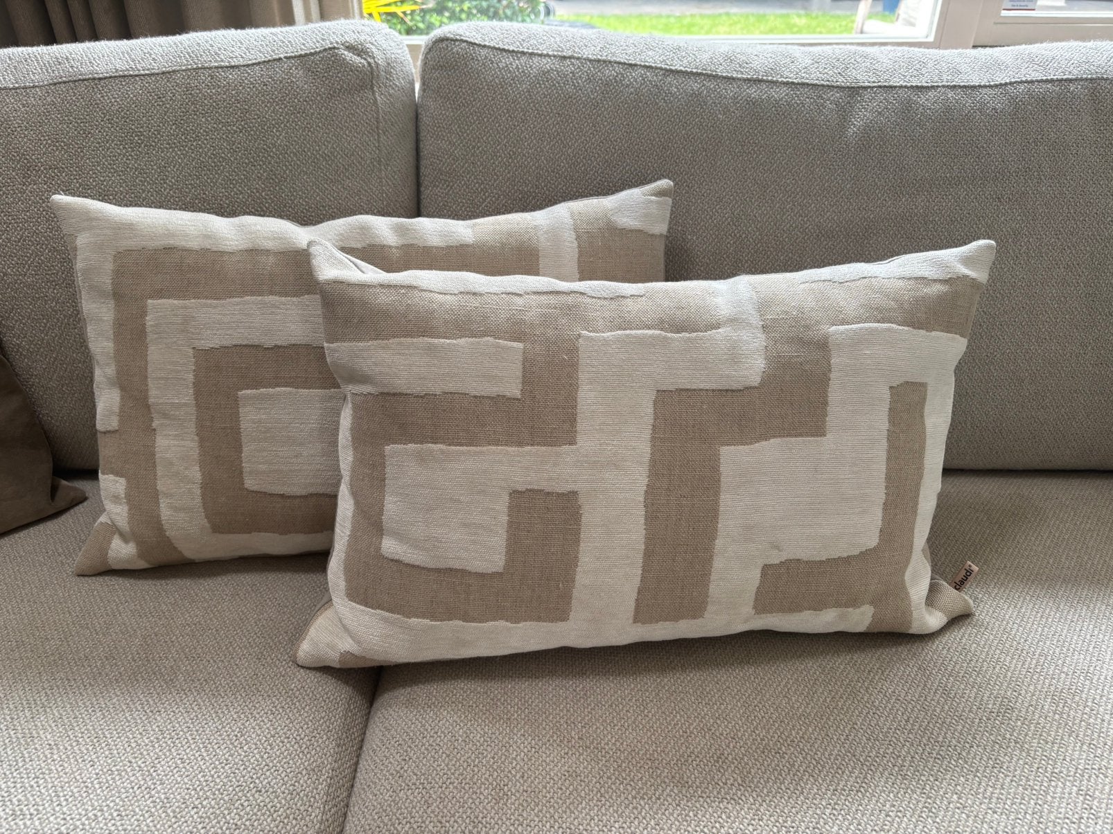 2 prachtige Claudi kussens in nette staat, Ophalen, Zo goed als nieuw, Beige, Rechthoekig