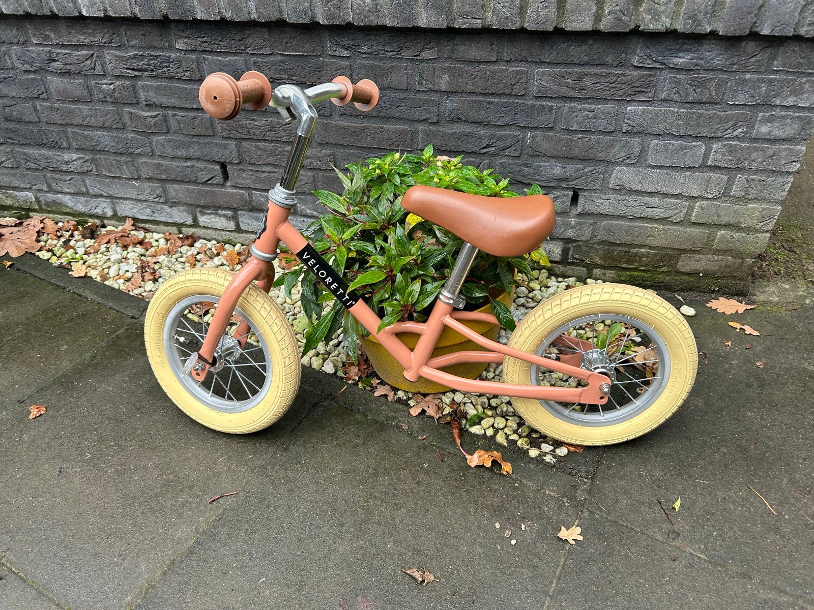 Veloretti loopfiets in roze/bruin - Zo goed als nieuw, Ophalen, Zo goed als nieuw, Minder dan 16 inch