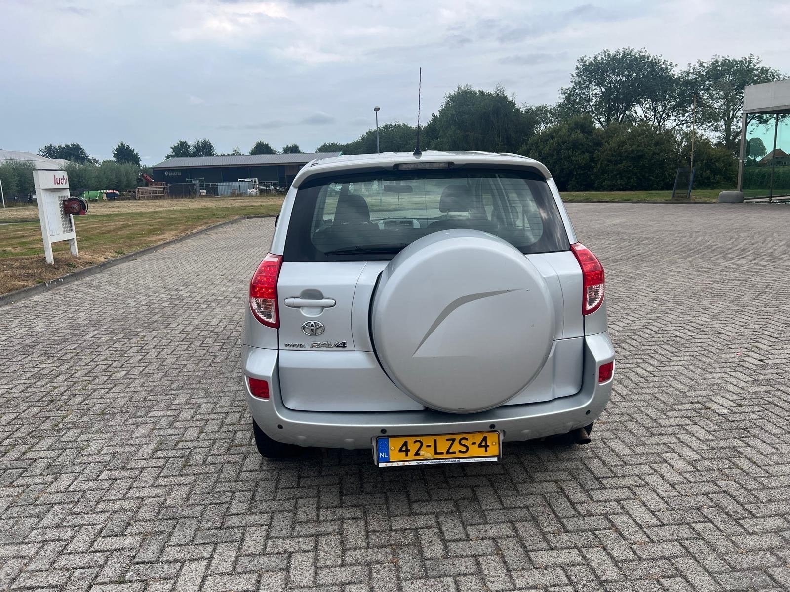 Foto 4 van Toyota Rav4 2.0 16V Vvt-i AUT 2006 Grijs