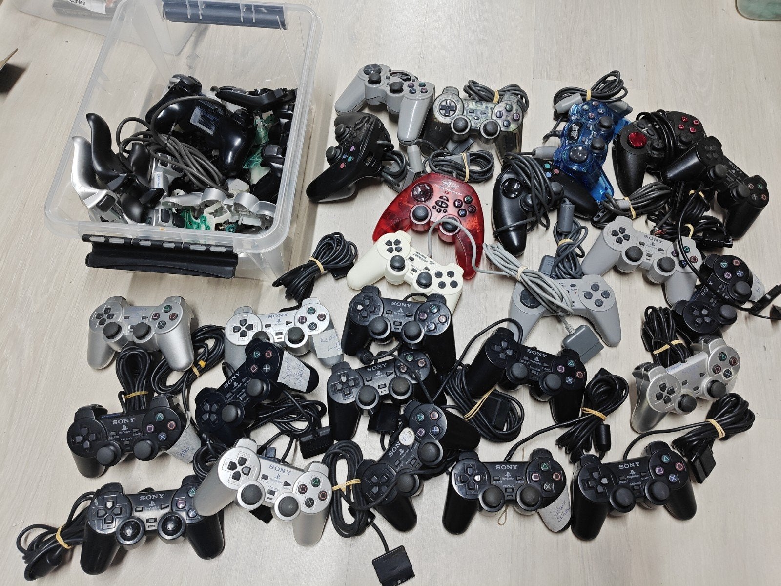 DEFECT partij ps1 en ps2 controllers, Spelcomputers en Games, Overige genres, 1 speler, Onbekend, Ophalen of Verzenden