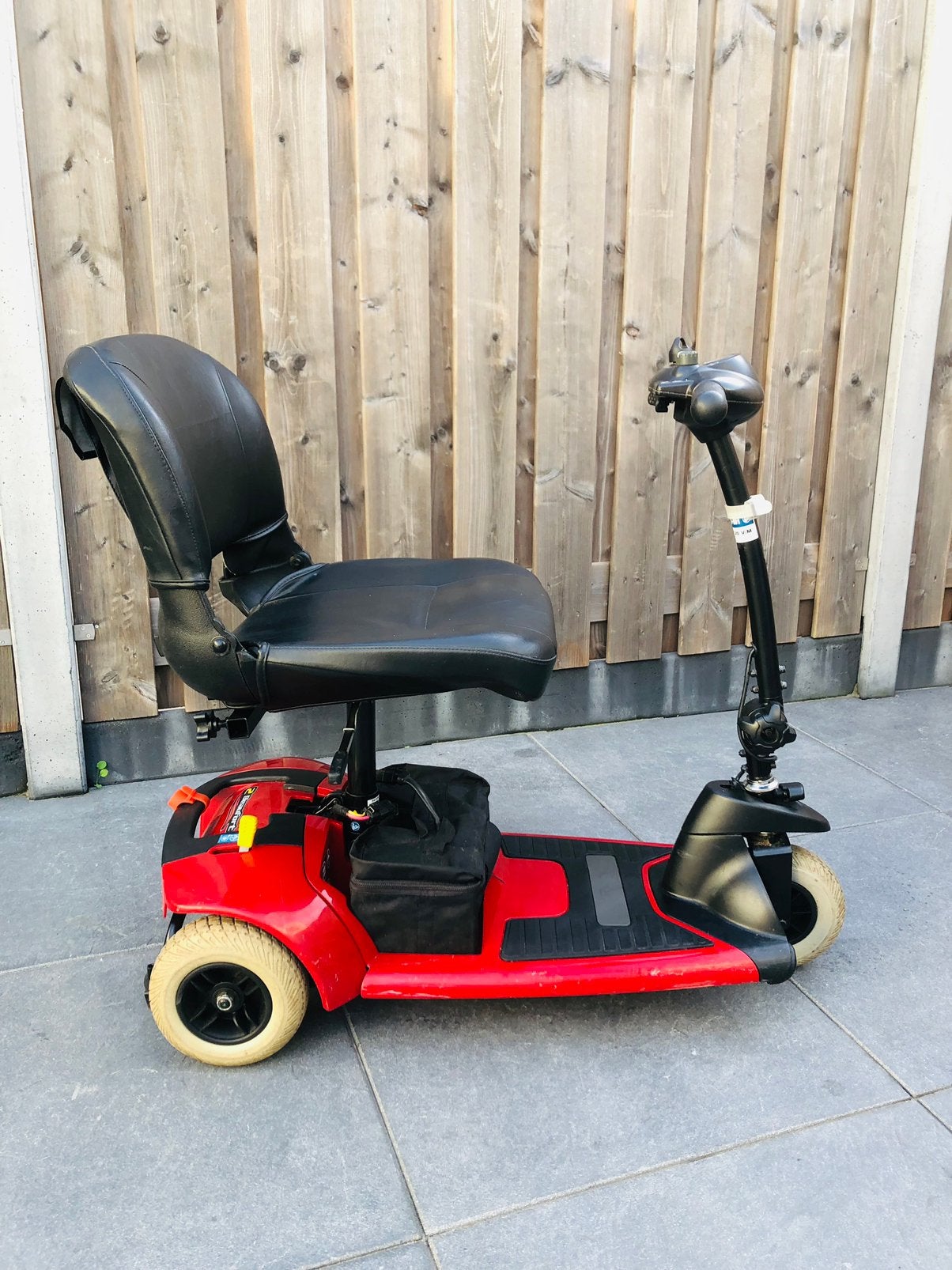 Kleine opvouwbare reis scootmobiel Gogo in nette staat, Gebruikt, 16 t/m 25 km, Ophalen of Verzenden, Sterling