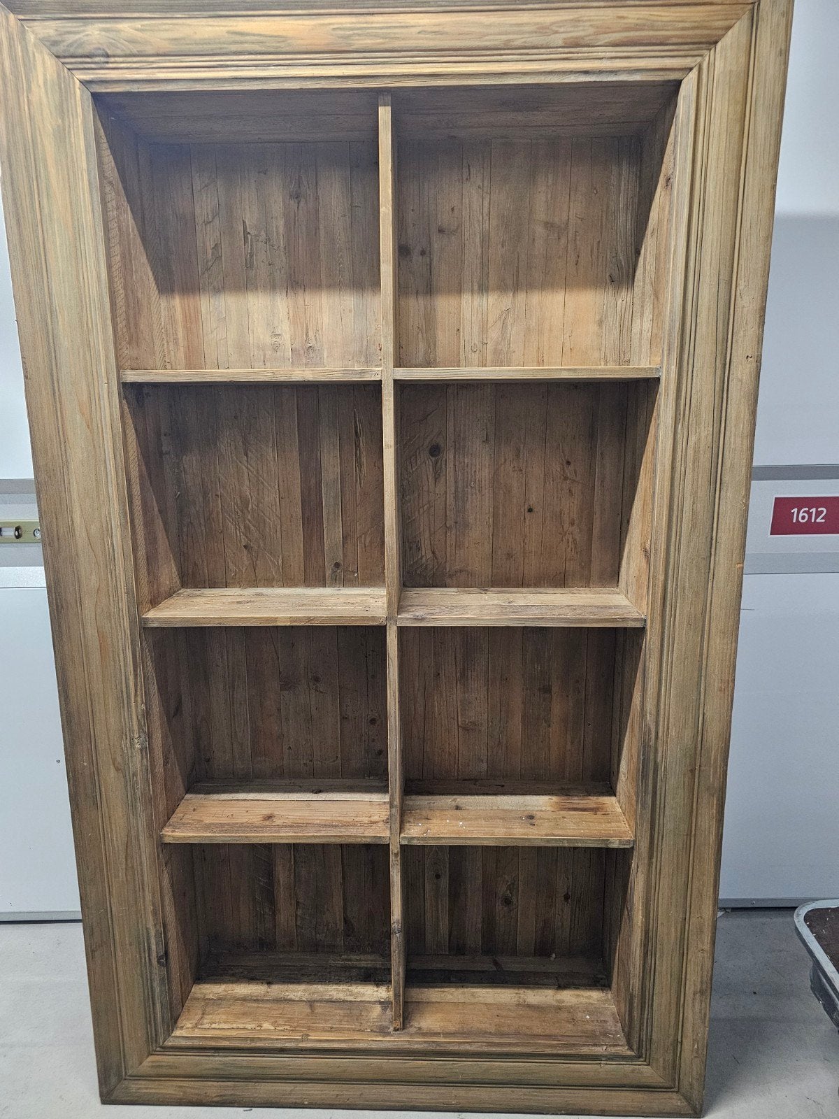 Robuuste houten boekenkast met 8 vakken, Ophalen, Met plank(en), Gebruikt, 100 tot 150 cm