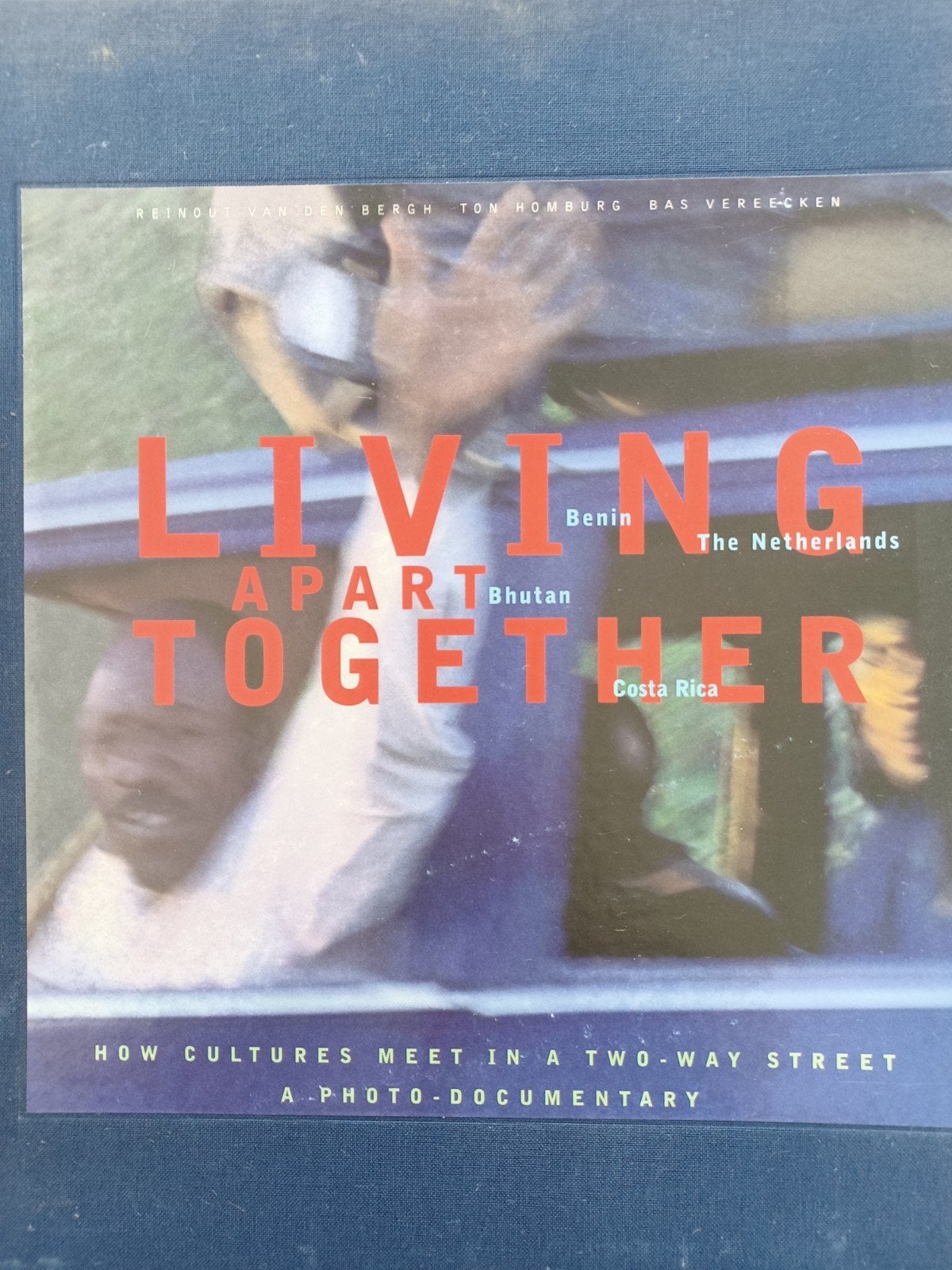 Living Apart Together: Culturen Ontmoeten, Ophalen of Verzenden, Gelezen, Fotografie algemeen, Reinout van den Bergh, Ton Homburg, Bas Vereecken