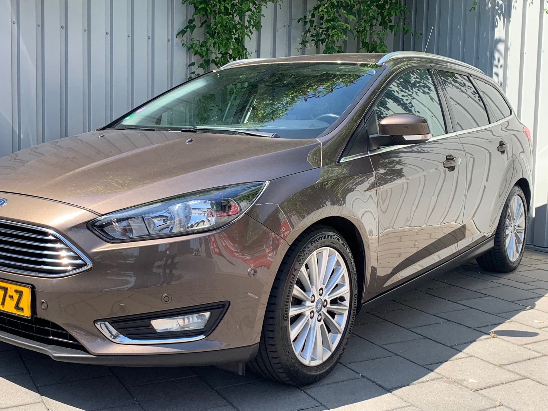 Ford Focus Wagon 1.0 Titanium Edition|Navigatie|Climate Cont, Gebruikt, Bruin, Automatische klimaatregeling, Origineel Nederlands