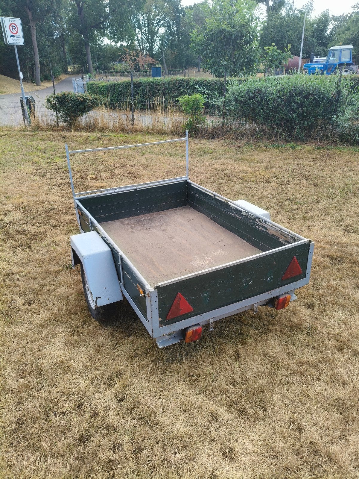 compacte aanhanger., Ophalen
