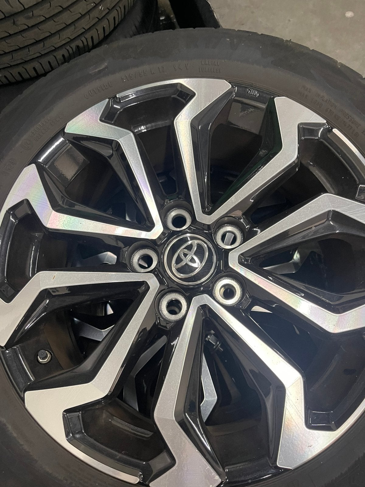 Toyota Yaris Cross banden met LM velgen 2024, Ophalen of Verzenden, Nieuw, Toyota, Bumper