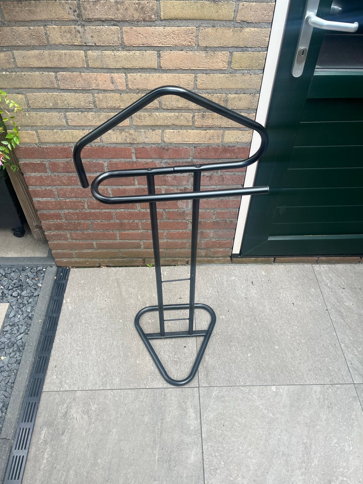 Zwarte metalen kledingstandaard, Ophalen, Gebruikt, 100 tot 150 cm, Metaal