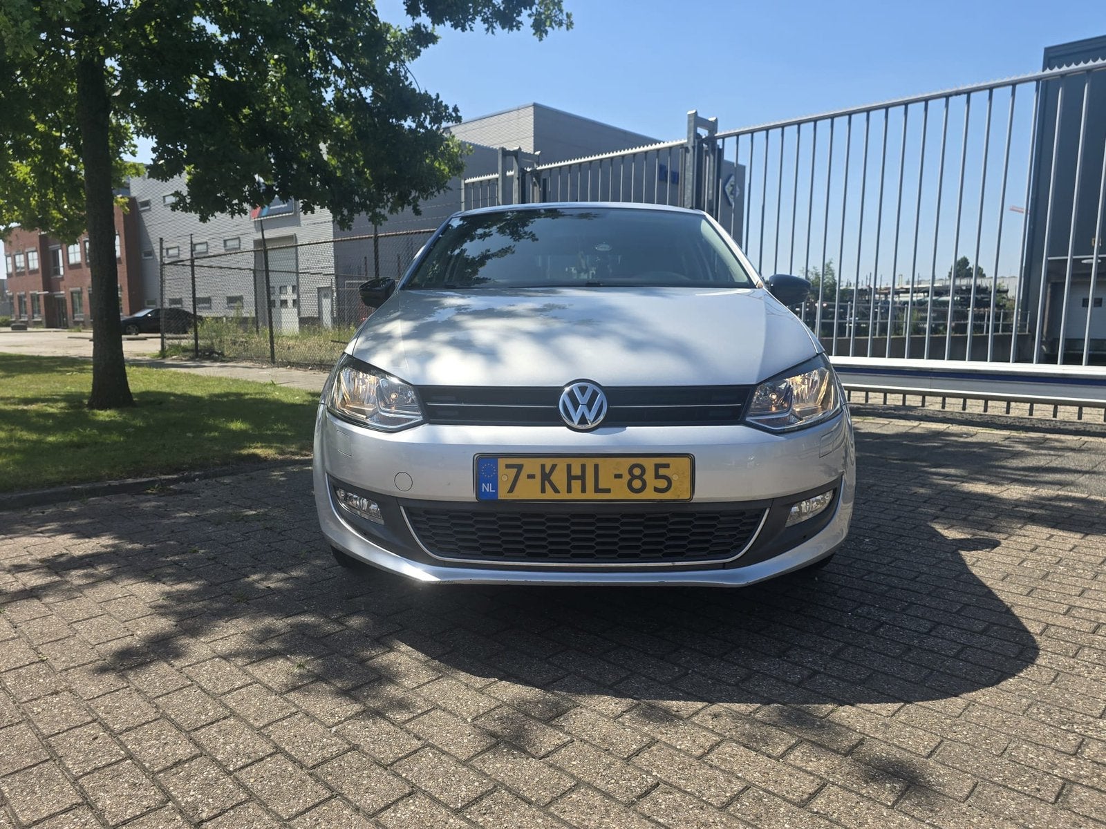 Volkswagen Polo 1.4 63KW AUT 2012 Grijs, Auto's, 40 €/maand, 4 cilinders, Particulier, 1000 kg