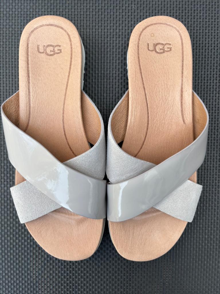 Ugg slippers mt 39 taupe,  NIEUW, Slippers, Nieuw, Ophalen of Verzenden, Grijs