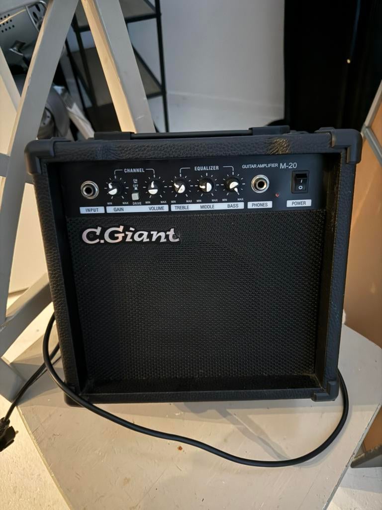 C.giant M-20 gitaar versterker, Ophalen of Verzenden, Zo goed als nieuw, Minder dan 50 watt