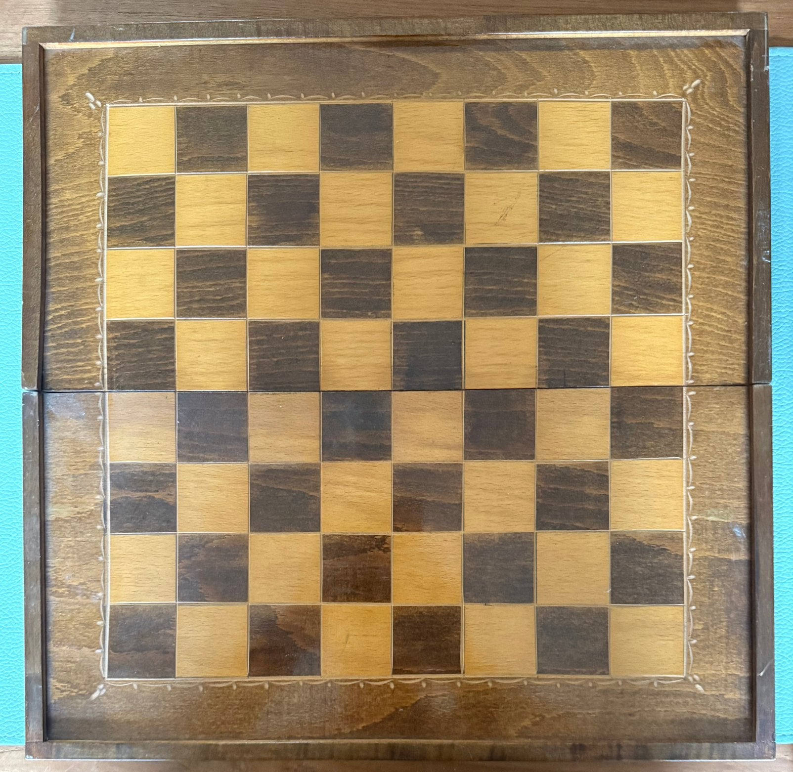 Oud houten schaakspel 46 cm bij 46 cm, Hobby en Vrije tijd, Een of twee spelers, Verzenden, Gebruikt