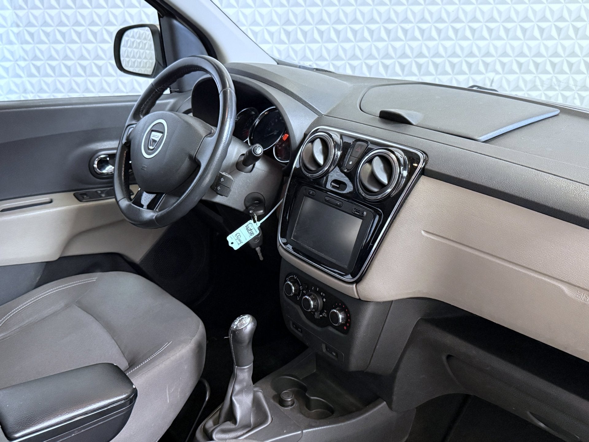 Dacia Lodgy 1.2 TCe Prestige / EXPORT PRIJS EX BPM! (2013), Auto's, Voorwielaandrijving, Euro 5, Gebruikt, 4 cilinders