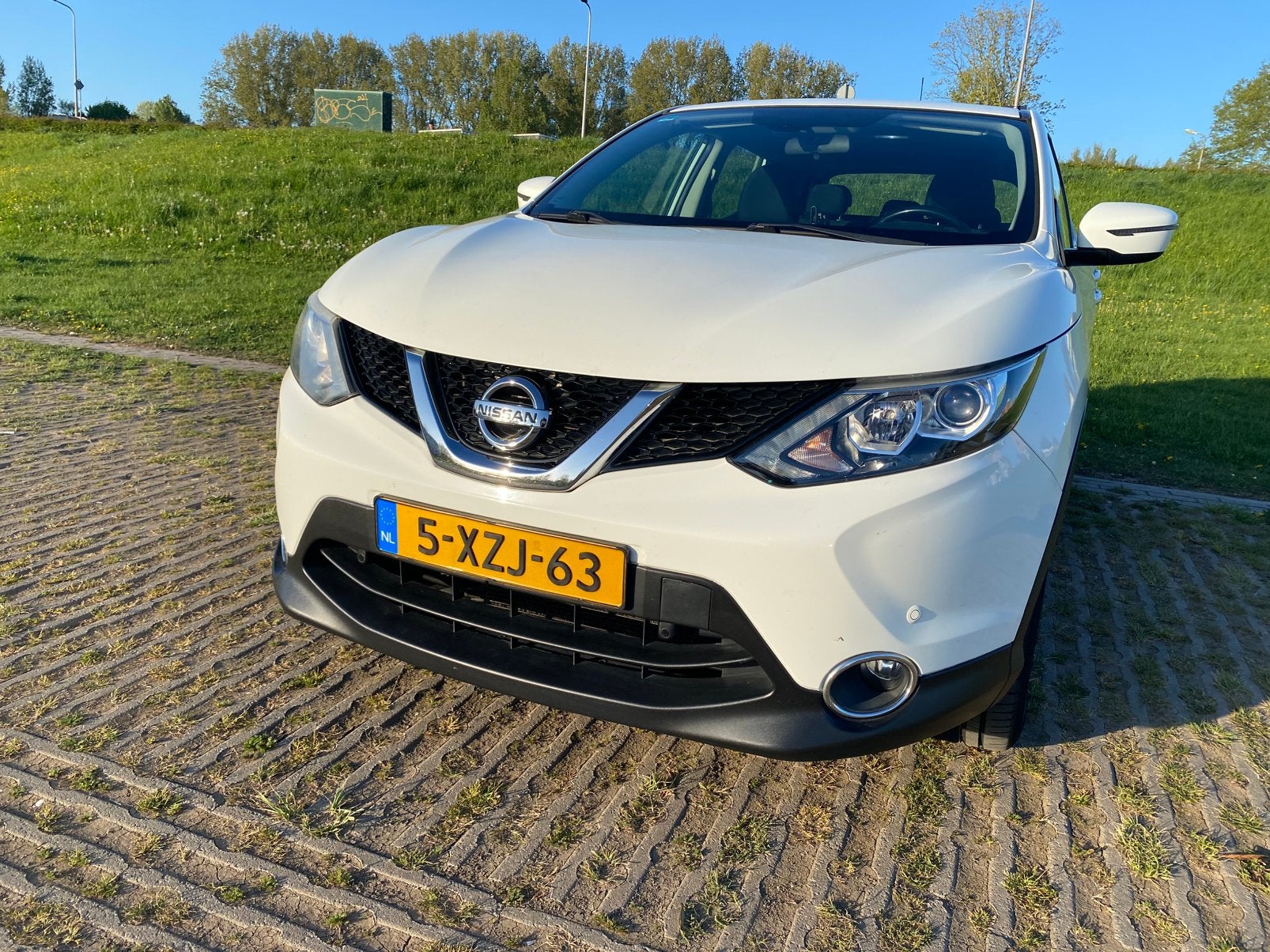 Nissan Qashqai 1.2 Dig-t 85KW 2WD 2014 Wit, Auto's, Nissan, Voorwielaandrijving, 4 cilinders, Wit, Origineel Nederlands