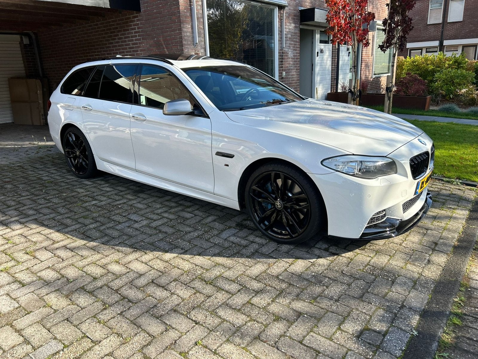 BMW 5-Serie 3.0 M550d Touring Xdirve AUT 2013 Wit, Automaat, 2993 cc, Alcantara, Wit